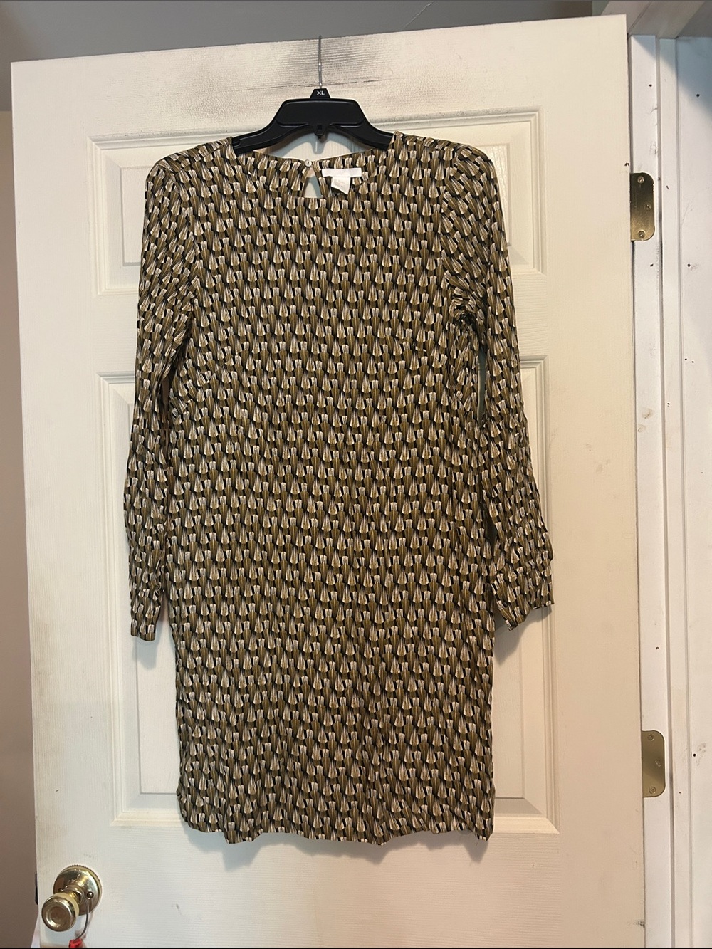 H&M Black and Tan Long Sleeve Sheath Dress Size 4 with a keyhole back